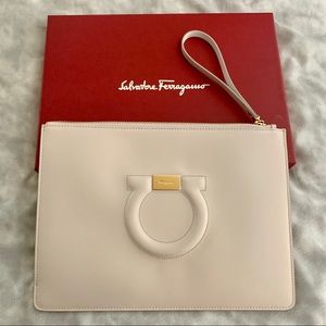 Ferragamo City Wristlet Pouch - white